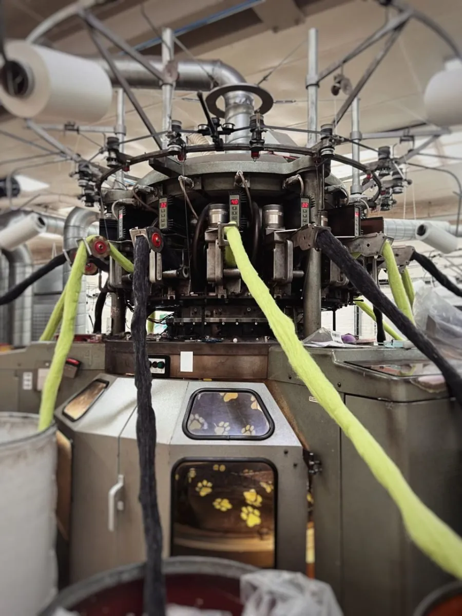 Circular knitting machine producing pile fabric
